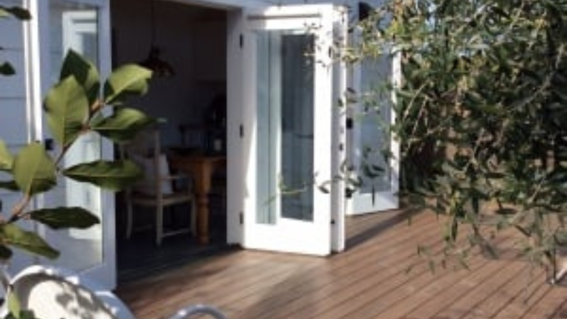 Indoor-Outdoor California living | Modern Shed