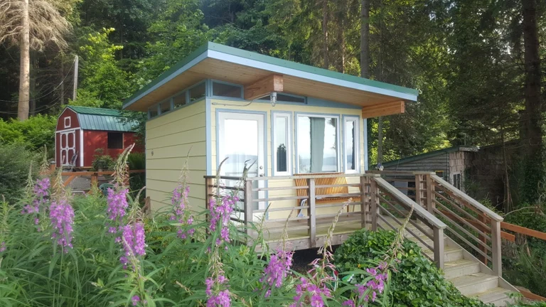 A Waterfront Retreat